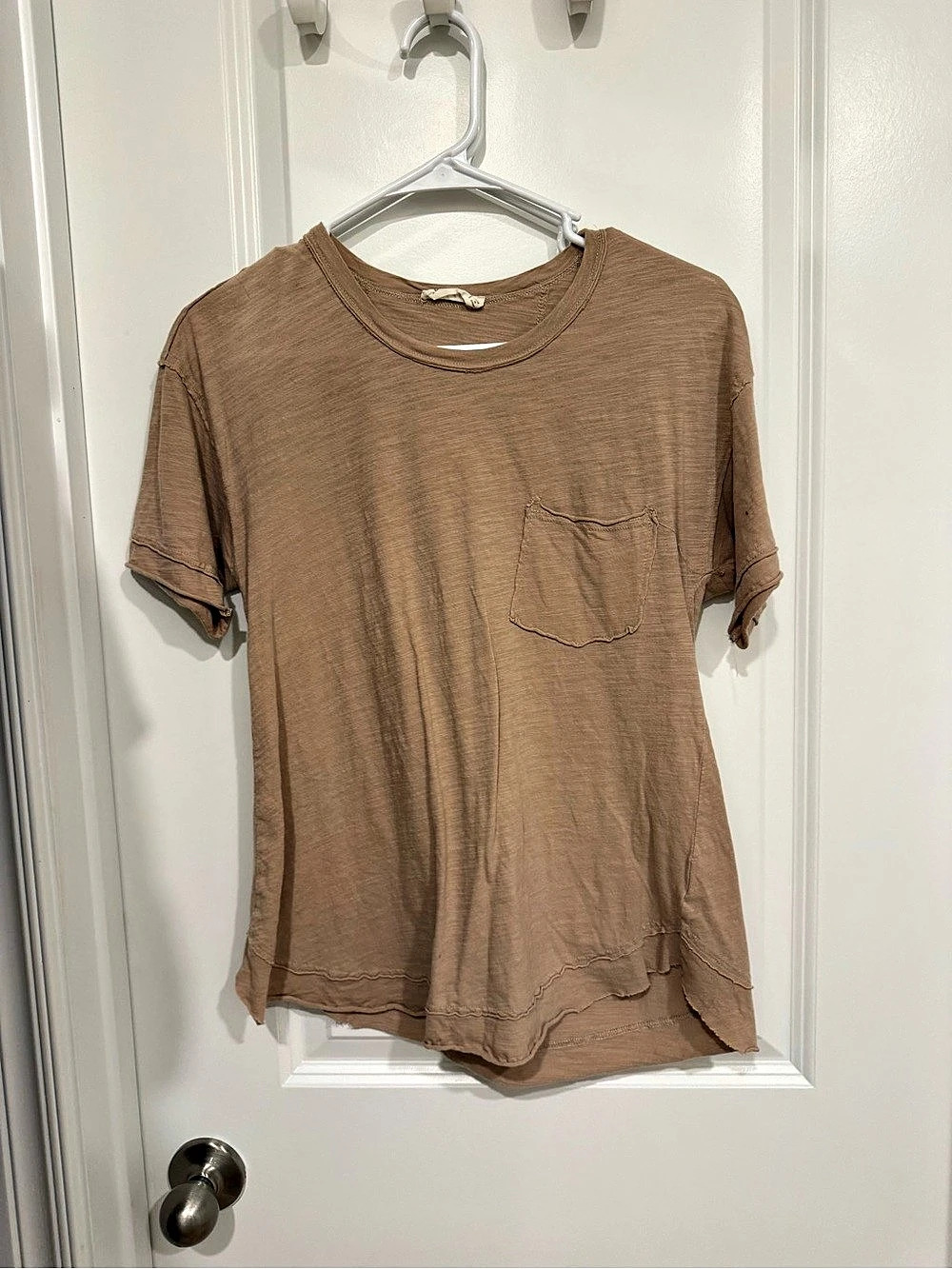 New In Short Sleeve Pocket Tee in Brown Size Small Like New